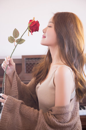 90岁肥老奶奶毛毛外套